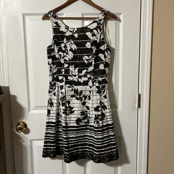 Signature By Robbie Bee Woman’s Multicolor Dress Size 8 - Picture 4 of 8